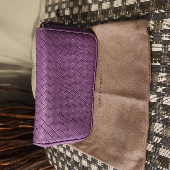 Bottega Veneta Intrec. Nappa  Zip Around Wallet Purple - Picture 1 of 15